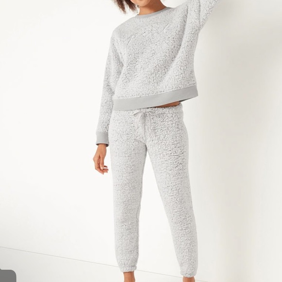 Pink Sherpa crew and Pant Set NWT - Picture 3 of 4